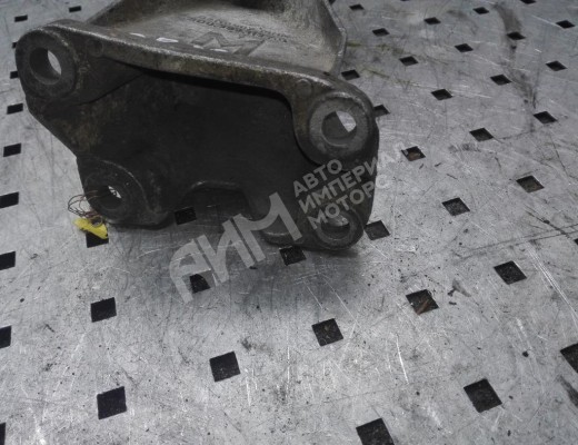 Кронштейн КПП Volkswagen Passat B5 (3B) 1996-2000  Volkswagen Passat Passat B5 (3B) 1996-2000