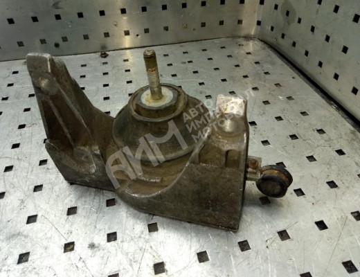 Подушка крепления двигателя Audi 100 C4 (4A) 1990-1995  Audi 100 100 C4 (4A) 1990-1995