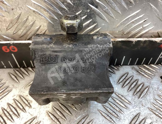Подушка крепления двигателя Audi 80 B3 (89) 1986-1991  Audi 80 80 B3 (89) 1986-1991