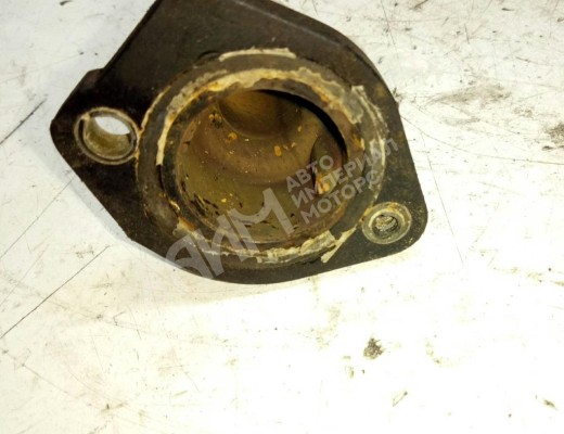 Фланец (тройник) системы охлаждения Volkswagen Passat B4 (3A) 1993-1997  Volkswagen Passat Passat B4 (3A) 1993-1997