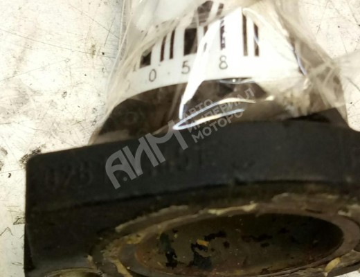 Фланец (тройник) системы охлаждения Volkswagen Passat B4 (3A) 1993-1997  Volkswagen Passat Passat B4 (3A) 1993-1997