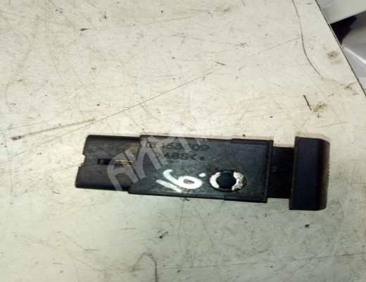 Кнопка аварийной сигнализации Toyota Avensis I (T220) 1997-2003  Toyota Avensis Avensis I (T220) 1997-2003