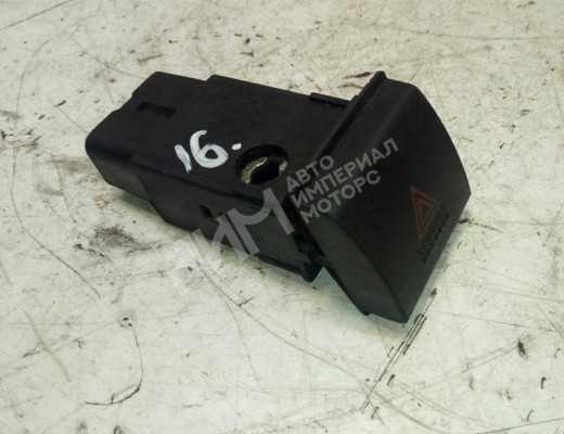 Кнопка аварийной сигнализации Toyota Avensis I (T220) 1997-2003  Toyota Avensis Avensis I (T220) 1997-2003
