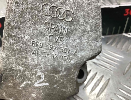 Кронштейн двигателя Audi A4 B6 (8EC, 8E5) 2000-2004  Audi A4 A4 B6 (8EC, 8E5) 2000-2004