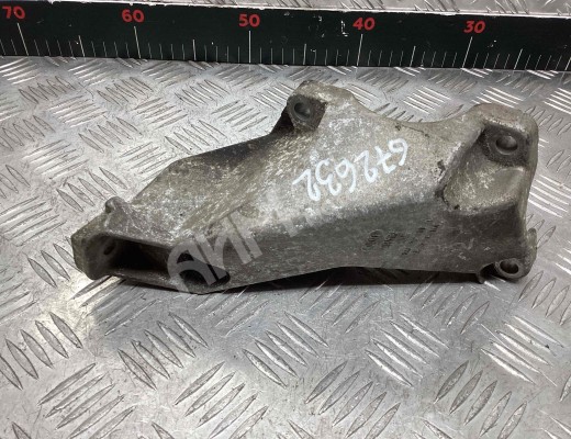 Кронштейн двигателя Audi A4 B6 (8EC, 8E5) 2000-2004  Audi A4 A4 B6 (8EC, 8E5) 2000-2004