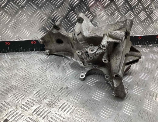 Кронштейн генератора Audi A4 B6 (8EC, 8E5) 2000-2004  Audi A4 A4 B6 (8EC, 8E5) 2000-2004