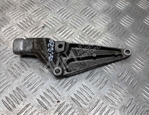 Кронштейн двигателя Audi A4 B6 (8EC, 8E5) 2000-2004  Audi A4 A4 B6 (8EC, 8E5) 2000-2004