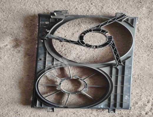 Диффузор вентилятора Volkswagen Golf IV (1J) 1997-2004  Volkswagen Golf Golf IV (1J) 1997-2004