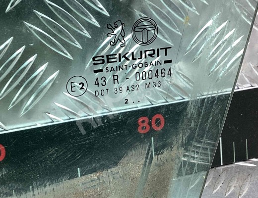 Стекло двери передней левой Peugeot 405 1987-1996  Peugeot 405 405 1987-1996