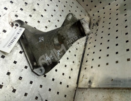 Кронштейн двигателя Volkswagen Passat B5+ (3B) 2000-2005 рестайлинг  Volkswagen Passat Passat B5+ (3B) 2000-2005 рестайлинг