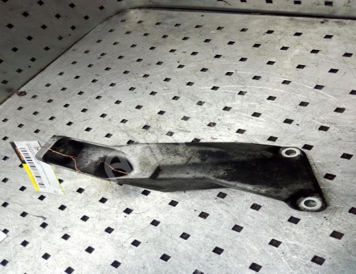 Кронштейн двигателя Volkswagen Passat B5+ (3B) 2000-2005 рестайлинг  Volkswagen Passat Passat B5+ (3B) 2000-2005 рестайлинг