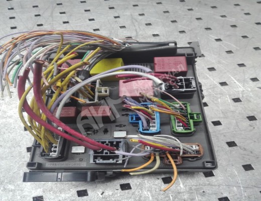 Блок предохранителей Renault Espace IV 2002-2006  Renault Espace Espace IV 2002-2006