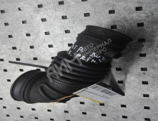 Патрубок впускного коллектора Nissan Primera II (P11) 1996-2002  Nissan Primera Primera II (P11) 1996-2002