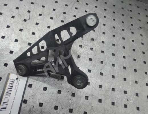 Кронштейн крепления троса КПП Volkswagen Golf V (1K) 2004-2009  Volkswagen Golf Golf V (1K) 2004-2009