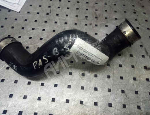 Патрубок интеркулера Volkswagen Passat B5+ (3B) 2000-2005 рестайлинг  Volkswagen Passat Passat B5+ (3B) 2000-2005 рестайлинг