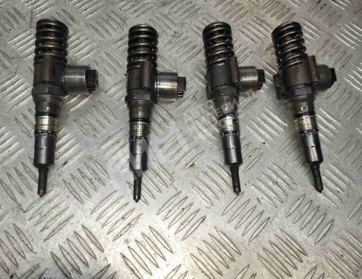 Форсунка Volkswagen Golf V (1K) 2004-2009  Volkswagen Golf Golf V (1K) 2004-2009