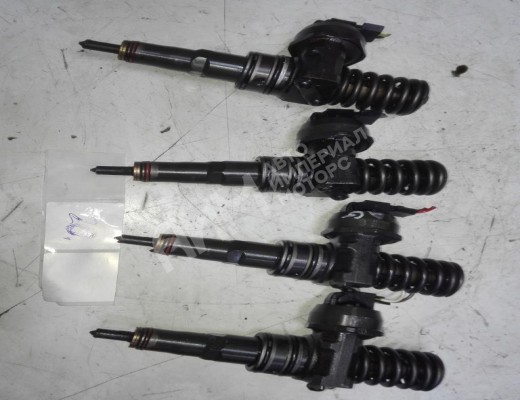 Форсунка Volkswagen Caddy III (2K) 2004-2010  Volkswagen Caddy Caddy III (2K) 2004-2010