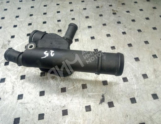 Фланец (тройник) системы охлаждения Volkswagen Transporter T5 (7H) 2003-2015  Volkswagen Transporter Transporter T5 (7H) 2003-2015