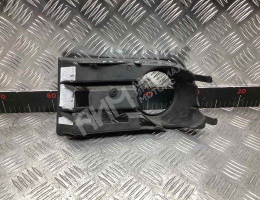 Рамка фары противотуманной правой Volkswagen Golf V (1K) 2004-2009  Volkswagen Golf Golf V (1K) 2004-2009