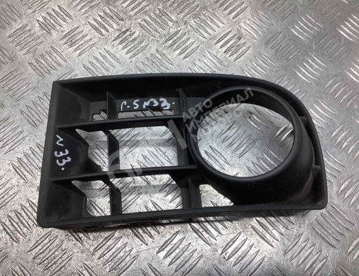 Заглушка (решетка) в бампер передний Volkswagen Golf V (1K) 2004-2009  Volkswagen Golf Golf V (1K) 2004-2009