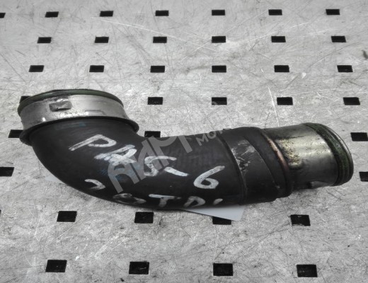 Патрубок интеркулера Volkswagen Passat B6 (3C) 2005-2010  Volkswagen Passat Passat B6 (3C) 2005-2010