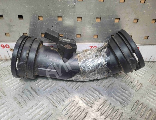 Патрубок интеркулера Volkswagen Transporter T5 (7H) 2003-2015  Volkswagen Transporter Transporter T5 (7H) 2003-2015