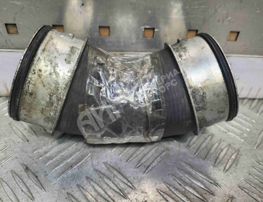 Патрубок интеркулера Volkswagen Transporter T5 (7H) 2003-2015  Volkswagen Transporter Transporter T5 (7H) 2003-2015