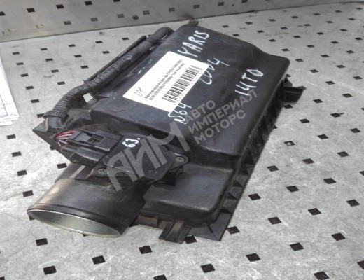 Корпус воздушного фильтра Toyota Yaris II (XP90) 2005-2011  Toyota Yaris Yaris II (XP90) 2005-2011
