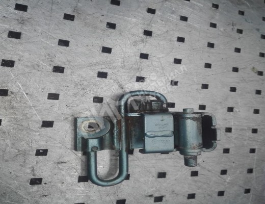 Петля двери передней правой Volkswagen Golf IV (1J) 1997-2004  Volkswagen Golf Golf IV (1J) 1997-2004