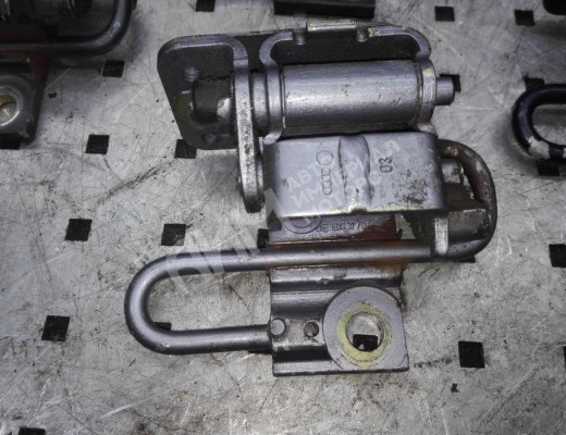 Петля двери передней левой Audi A4 B7 (8EC, 8ED) 2004-2008  Audi A4 A4 B7 (8EC, 8ED) 2004-2008