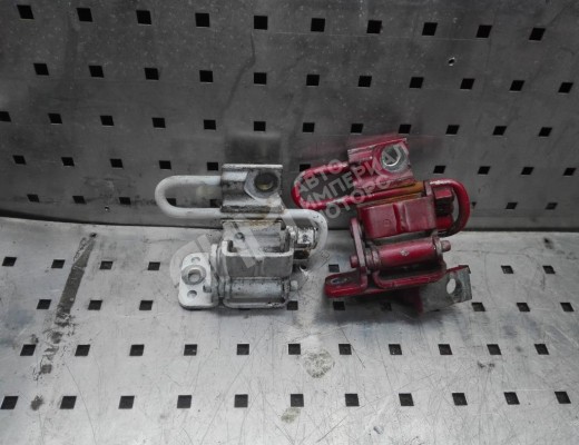 Петля двери передней правой Volkswagen Caddy III (2K) 2004-2010  Volkswagen Caddy Caddy III (2K) 2004-2010