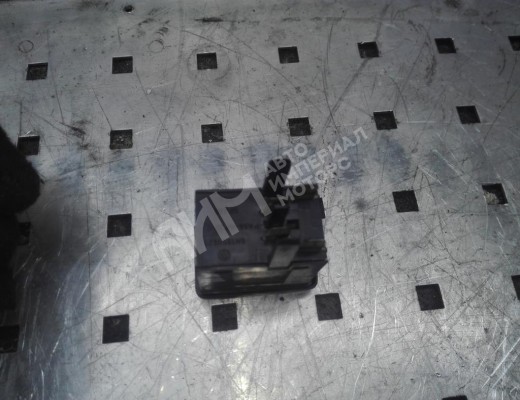 Кнопка подогрева заднего стекла Volkswagen Caddy II (9K) 1995-2003  Volkswagen Caddy Caddy II (9K) 1995-2003