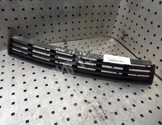 Заглушка (решетка) в бампер Audi A4 B5 (8D) 1999-2001 рестайлинг  Audi A4 A4 B5 (8D) 1999-2001 рестайлинг