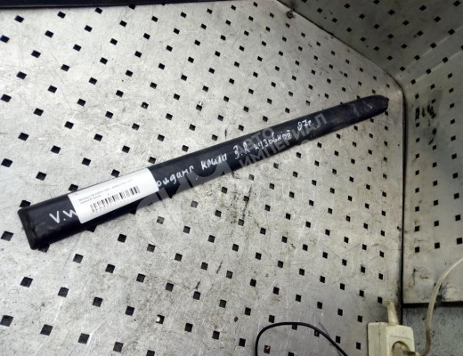 Молдинг крыла заднего правого Volkswagen Caddy II (9K) 1995-2003  Volkswagen Caddy Caddy II (9K) 1995-2003