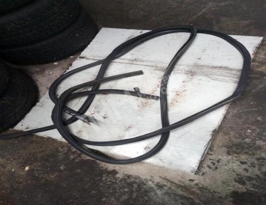 Уплотнитель двери передней левой Volkswagen Caddy II (9K) 1995-2003  Volkswagen Caddy Caddy II (9K) 1995-2003