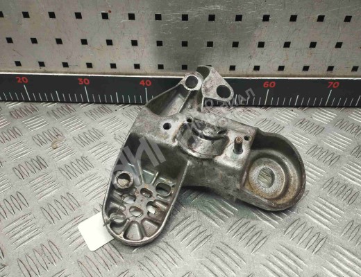 Кронштейн двигателя Audi A4 B5 (8D) 1994-1999  Audi A4 A4 B5 (8D) 1994-1999