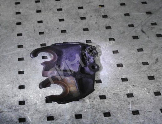 Кронштейн крепления троса КПП Toyota Corolla (E120) 2001-2007  Toyota Corolla Corolla (E120) 2001-2007
