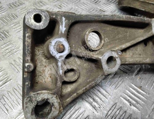 Кронштейн крепления балки подвески Volkswagen Caddy III (2K) 2004-2010  Volkswagen Caddy Caddy III (2K) 2004-2010