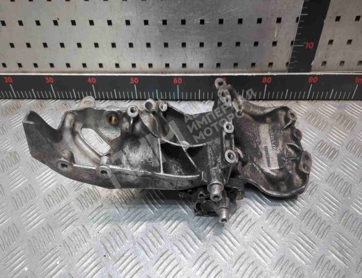 Кронштейн генератора Renault Megane II 2002-2006  Renault Megane Megane II 2002-2006