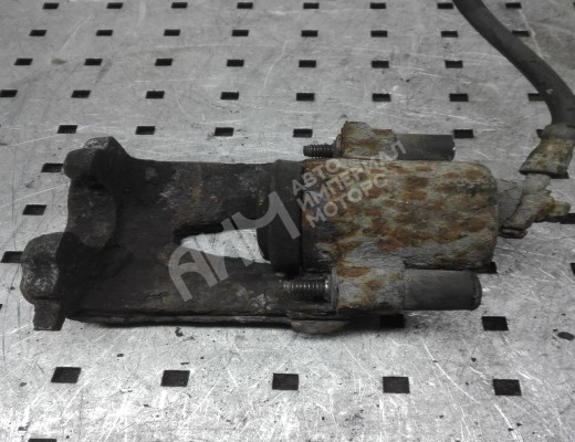 Суппорт передний левый Volkswagen Golf V (1K) 2004-2009  Volkswagen Golf Golf V (1K) 2004-2009