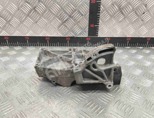 Кронштейн компрессора кондиционера Audi A4 B5 (8D) 1994-1999  Audi A4 A4 B5 (8D) 1994-1999