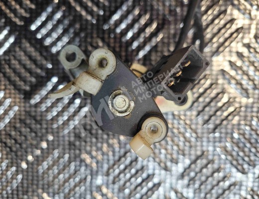 Кнопка открытия багажника Audi 80 B4 (8C) 1991-1995  Audi 80 80 B4 (8C) 1991-1995