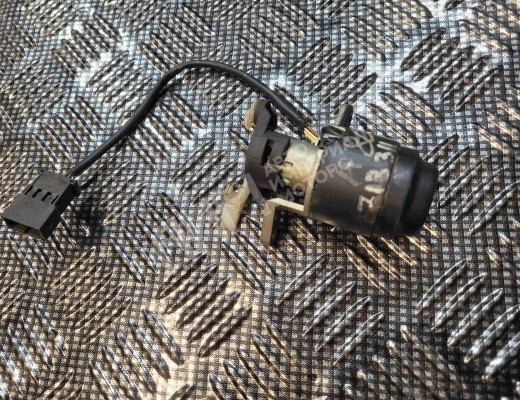 Кнопка открытия багажника Audi 80 B4 (8C) 1991-1995  Audi 80 80 B4 (8C) 1991-1995