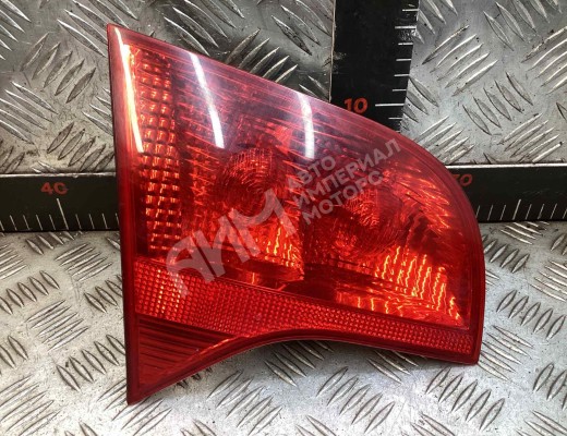 Фонарь крышки багажника левый Audi A4 B7 (8EC, 8ED) 2004-2008  Audi A4 A4 B7 (8EC, 8ED) 2004-2008
