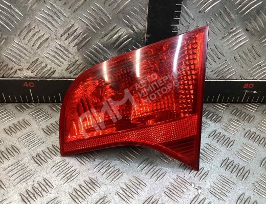 Фонарь крышки багажника правый Audi A4 B7 (8EC, 8ED) 2004-2008  Audi A4 A4 B7 (8EC, 8ED) 2004-2008