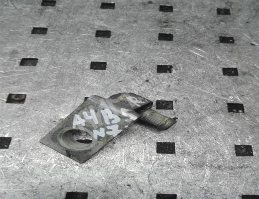 Петля двери передней правой Audi A4 B5 (8D) 1999-2001 рестайлинг  Audi A4 A4 B5 (8D) 1999-2001 рестайлинг