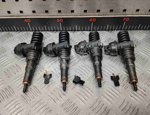 Форсунка Volkswagen Golf V (1K) 2004-2009  Volkswagen Golf Golf V (1K) 2004-2009