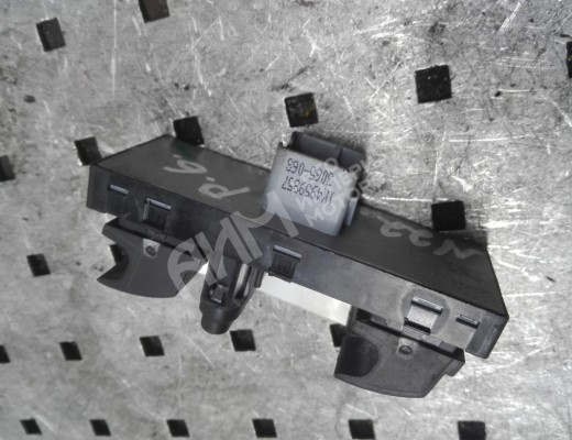 Блок управления стеклоподъемниками Volkswagen Passat B6 (3C) 2005-2010  Volkswagen Passat Passat B6 (3C) 2005-2010