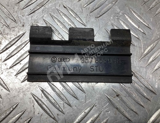 Кронштейн Volkswagen Passat B3 1988-1993  Volkswagen Passat Passat B3 1988-1993