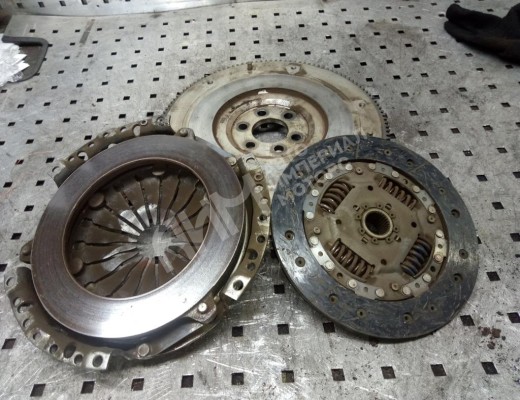 Комплект сцепления Volkswagen Polo IV (9N) 2001-2005  Volkswagen Polo Polo IV (9N) 2001-2005